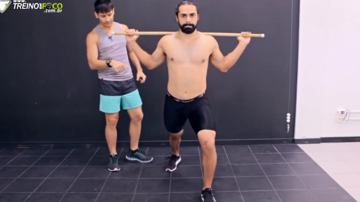 Academia Fitness.com - Dica 4 * Qual músculo trabalha o avanço? Além de  fortalecer os músculos da perna e do glúteos, o exercício também ativa a  musculatura do core, melhora a coordenação