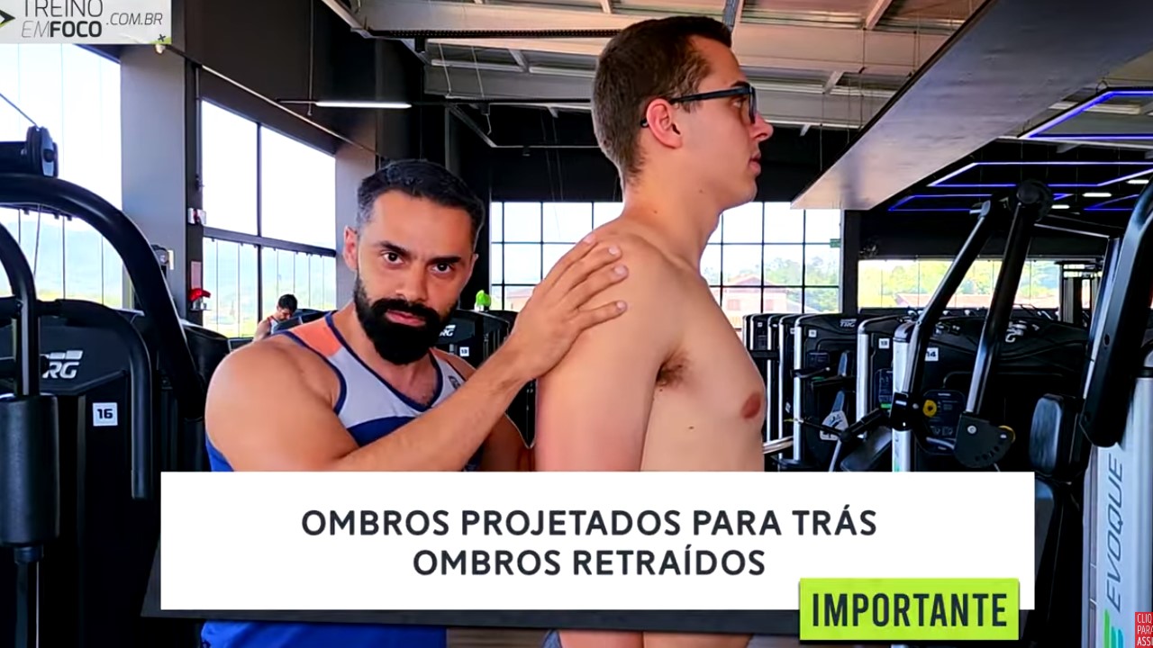 Ombros_retraídos_desvio_postural_correção_postural_treino_em_foco